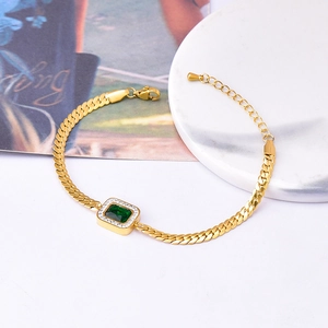 Bracelet gourmette doré élégant avec pierre verte taille émeraude et petits cristaux