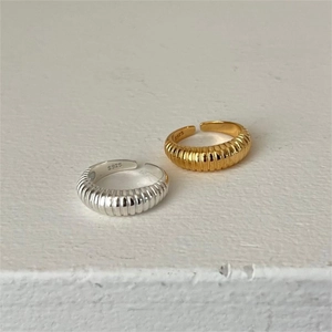 Minimalist S925 sterling silver wavy spiral rings in gold and silver finishes