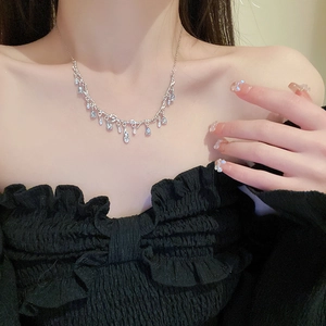 Elegant Branch Design Alloy Rhinestone Necklace For Women Fashionable Water Drop Pendant Clavicle Chain Minimalist Jewelry