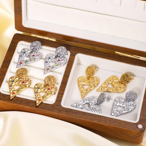 Heart Hollow Earrings Stainless Steel 18K Gold Plated Hammered Texture Rhinestone Inlay Vintage Luxury For Women