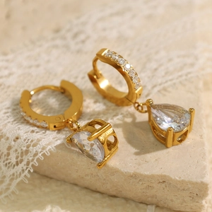 Boucles d'oreilles créoles dorées minimalistes avec pendentifs en zircon goutte d'eau