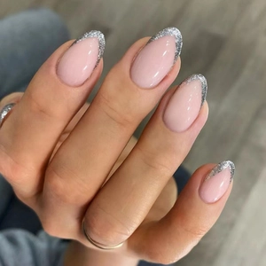 Faux Ongles Élégant Rose Nude Forme Ovale Paillettes Argentées French Tip Brillants Pour Femmes