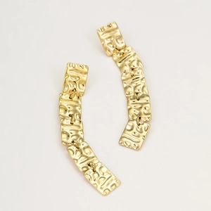 Detail of 18K gold-plated long fringe earrings with hammer texture rectangular drops