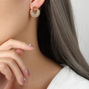 Élégantes boucles d'oreilles en forme de U plaquées or 18 carats avec pavé de diamants