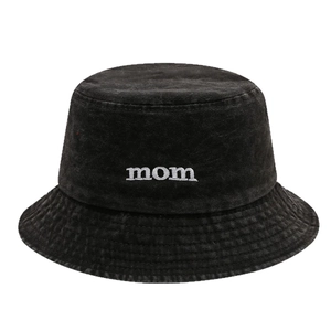 Cappello a secchiello in cotone lavato nero con ricamo mom bianco e design casual