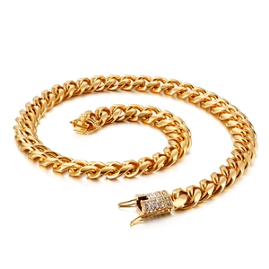 Collier maille cubaine dorée style hip hop avec fermoir orné de strass brillants