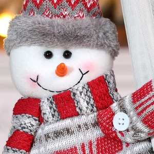 Niedlicher Schneemann-Vorhanghalter aus Plüsch und Strickstoff für die Weihnachtsdeko