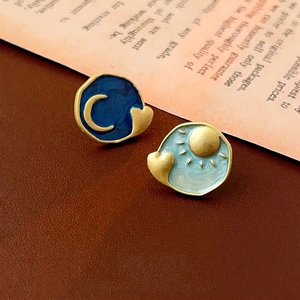 Asymmetrische Sonne Mond Ohrstecker Französisch Retro Vintage Vergoldete Legierung Mit Silver Earring Post Blaues Emaille Herz Schmuck Für Damen