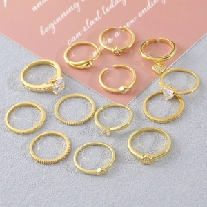 Ensemble de 12 bagues dorées en forme de cœur avec zircone et designs ouverts réglables