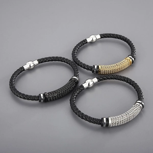 Détails de bracelets en cuir tressé avec fermoir magnétique en noir, doré et argenté