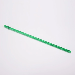 Detail of green Tritan straw with spiral texture and anti-fall buckle design