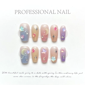Handgefertigte Aufdrucknägel Gradient Blush Smudge Dreamy Blue Pink 3D Sterne Mond Strass Künstliche Nagelspitzen