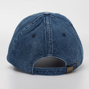 Rückansicht der Vintage dunkelblauen Denim Baseballkappe mit verstellbarer Metallschnalle