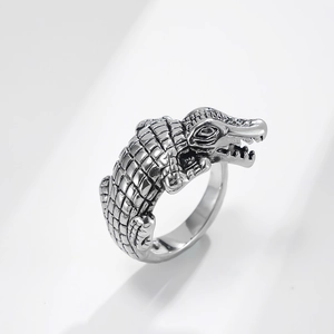 Anillo vintage de cocodrilo en acero de titanio estilo hip-hop con acabado gris plateado