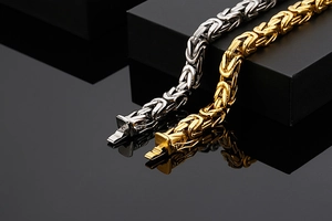 Détail des bracelets chaîne byzantine or et argent avec fermoirs pliants sécurisés