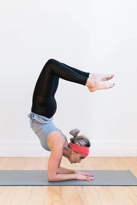 Elastic yoga headband shown during professional inversion pose for high stretch testing