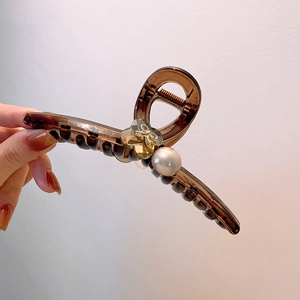 Elegant amber brown resin claw clip with white pearls and golden crystal bow