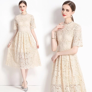 Elegantes Midi-Kleid Mit Spitzenstickerei Stehkragen Kurzarm Ausschnitt Rüschensaum Französisch Romantisch Party Für Damen