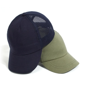 Detail von Zweierpack Kinder-Baseballkappen in Navy und Olive mit atmungsaktivem Netz