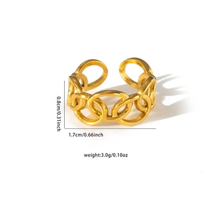 Detailed view of the 18k gold plated chain link ring showing dimensions and texture