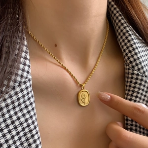 French Vintage Titanium Steel Sunflower Necklace For Women Gold Inlaid Oval Pendant Exquisite Elegant Rope Chain Jewelry Gift