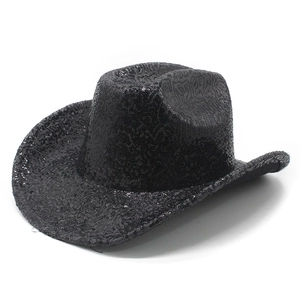 Detail eines funkelnden schwarzen Pailletten-Cowboyhuts mit Textur und breiter Krempe
