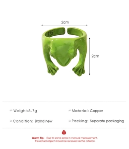 Macro detail of green frog ring showing copper material, 925 stamp, and 5.7g weight info