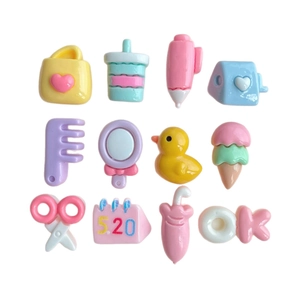 Lot de breloques en résine colorées avec canard et sac pour décorations DIY