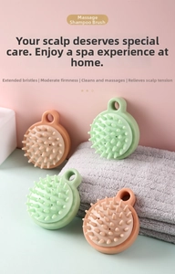 Vue détaillée des brosses de massage du cuir chevelu en silicone rose et verte