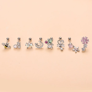 Lot de boucles d'oreilles en acier avec motifs papillon et lune sur fond rose