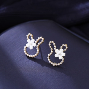 Sweet rabbit-shaped 925 silver plated stud earrings with faux pearls and white flower