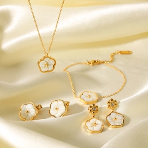 Elegant Flower Pendant Necklace Stainless Steel Mother Of Artificial Pearl Zircon Flower Petal Jewelry For Women