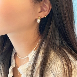 Baroque pearl drop earrings and matching necklace set on model in gold finish