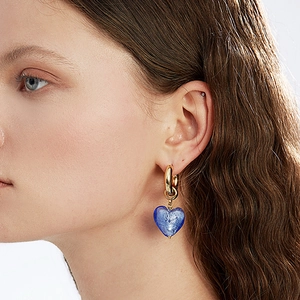 Boucles d'oreilles créoles dorées vintage avec pendentif cœur bleu en verre