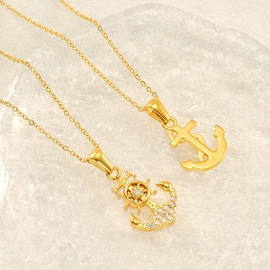 Colliers pendentifs ancre et gouvernail nautiques dorés avec micro-pavage de zircones