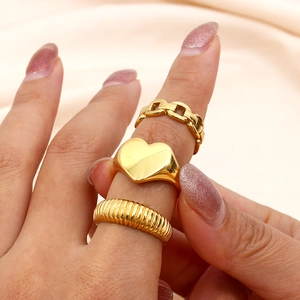 Three-piece set of 18K gold plated heart and Cuban link rings on model hand