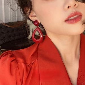 Vintage red resin hollow teardrop earrings for women on model with retro style