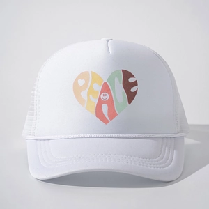 Weiße Mesh Trucker Cap mit Herz Peace Druck und verstellbarem Snapback Verschluss