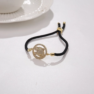 Bracelet en corde milanaise ajustable avec tête de léopard en zircons et fermoir doré coulissant