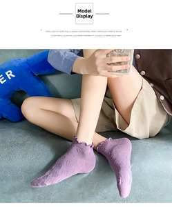 Detailed view of purple low-cut cotton socks with heart jacquard and ruffled edges