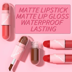 2-in-1 matte lippenstift en lipgloss capsule met applicatorborstel en textuurdetails