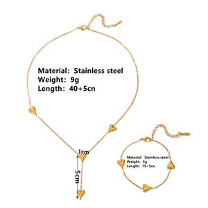 Detail of golden stainless steel jewelry set with heart pendants showing size and weight