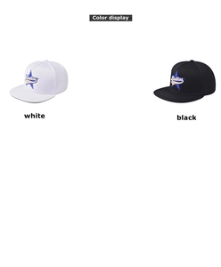Détail des casquettes snapback Dallas noir et blanc avec broderie d'étoiles