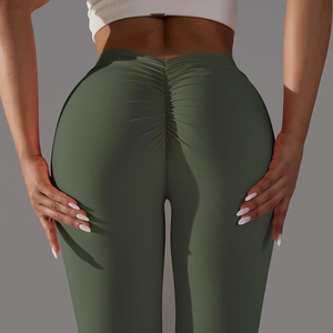 Vue détaillée du legging de yoga vert armée à taille haute avec fronces fessiers et push up