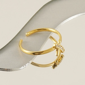Adjustable 18k gold plated stainless steel ring with X design and zircon crystals