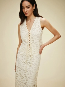 Ensemble français en crochet blanc avec haut sans manches et jupe longue pour l'été