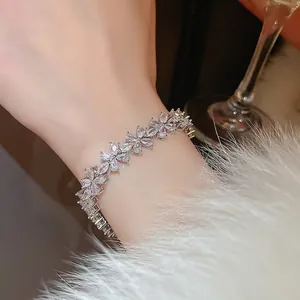 Bracelet fleurs en zircon étincelant argenté avec pierres de taille marquise pour femme