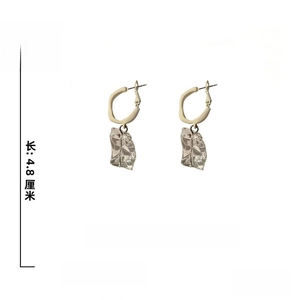 Detailed dimensions of 4.8cm geometric acrylic drop earrings with 925 silver posts