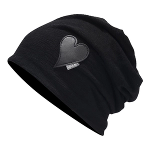 Berretto slouchy nero con toppa in pelle a cuore ed etichetta tessuta DREMA