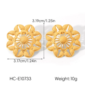 Detailed size specifications for gold stainless steel five-petal flower stud earrings